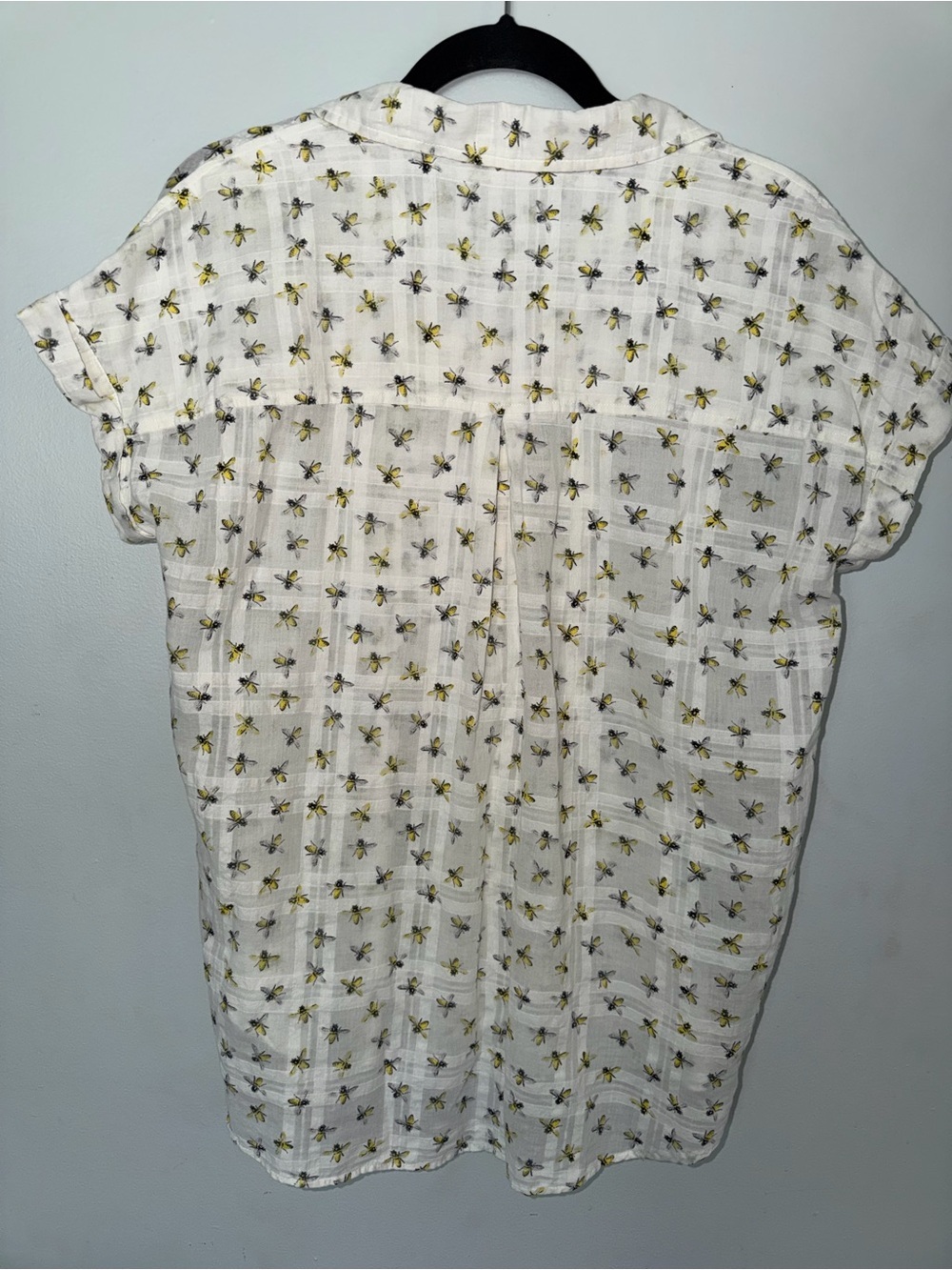 100% Cotton Jane and Delancey White Floral Pintuck Top with Yellow Bee Accents - Picture 4 of 4